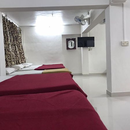 Hotel Priti International 마푸사 외부 사진