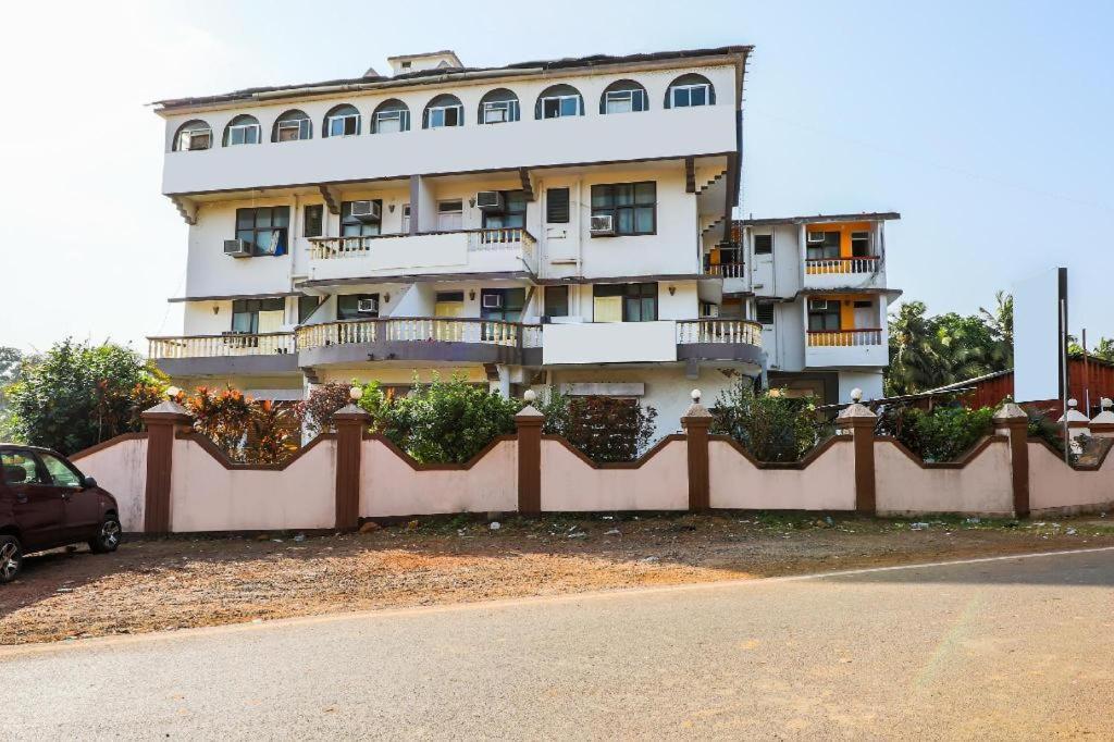 Hotel Priti International 마푸사 외부 사진